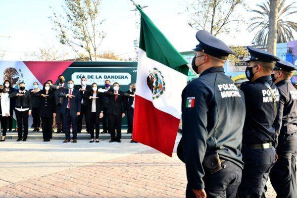 Autoridades celebran el aniversario de Bandera