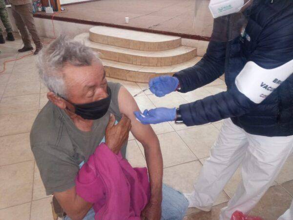 Arranca vacunación de adultos mayores