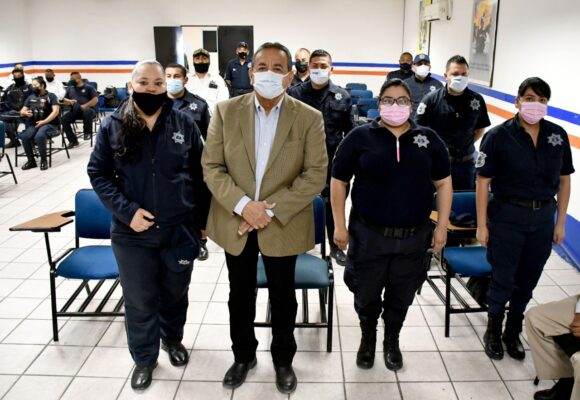 Capacitan a policías en violencia de género