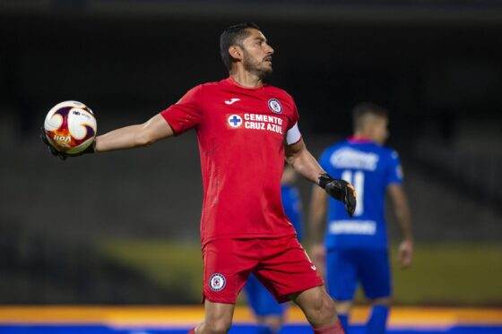 Cruz Azul planea renovar a Jesús Corona