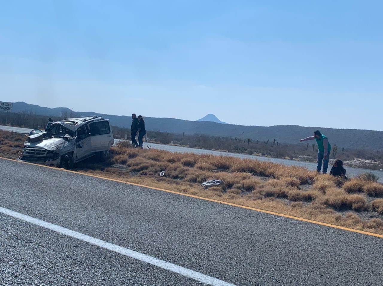 Aparatosa volcadura autopista Saltillo Torreon km 60