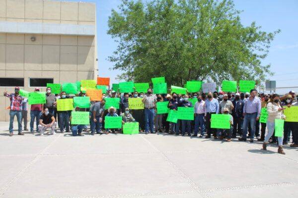 Con plantón exigen justicia por desfalco