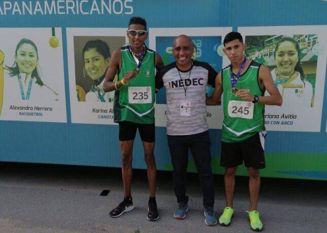 Lucen atletas de Álvaro Martínez