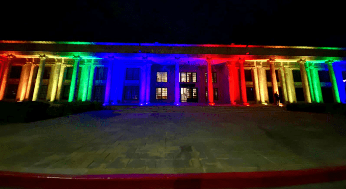 PARTICIPA COAHUILA EN ENCENDIDO DE LUCES DEL PALACIO DEL CONGRESO POR DÍA INTERNACIONAL DEL ORGULLO LGBTTTIQ+