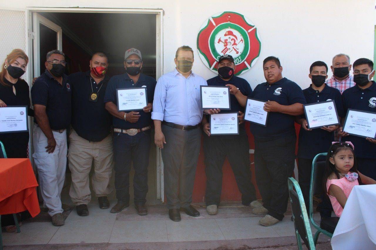 Reconoce Municipio a bomberos de Castaños