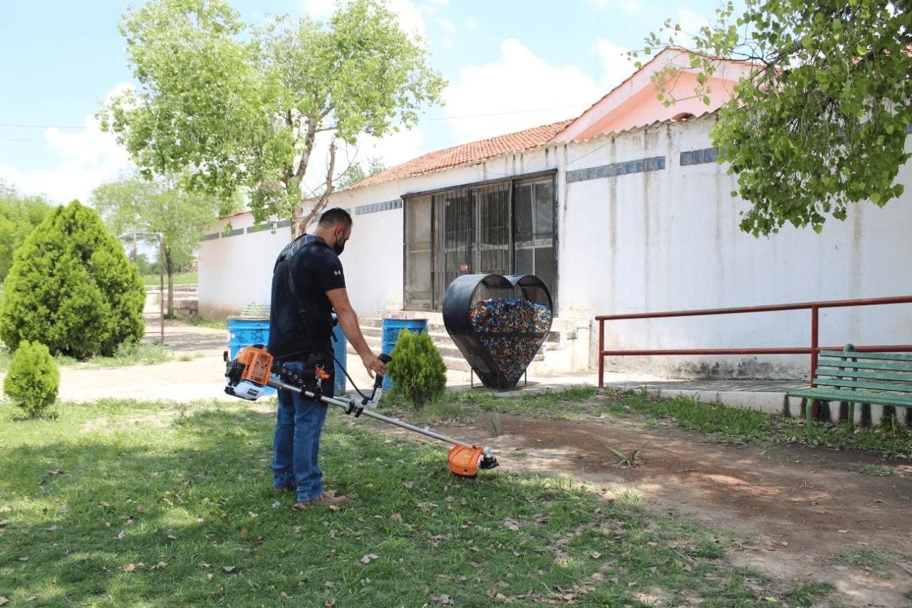 Dan mantenimiento a planteles COBAC