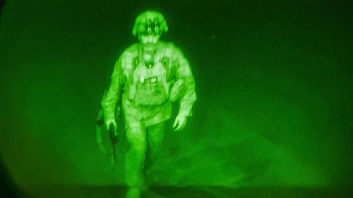 La foto del último soldado estadounidense en salir de Afganistán