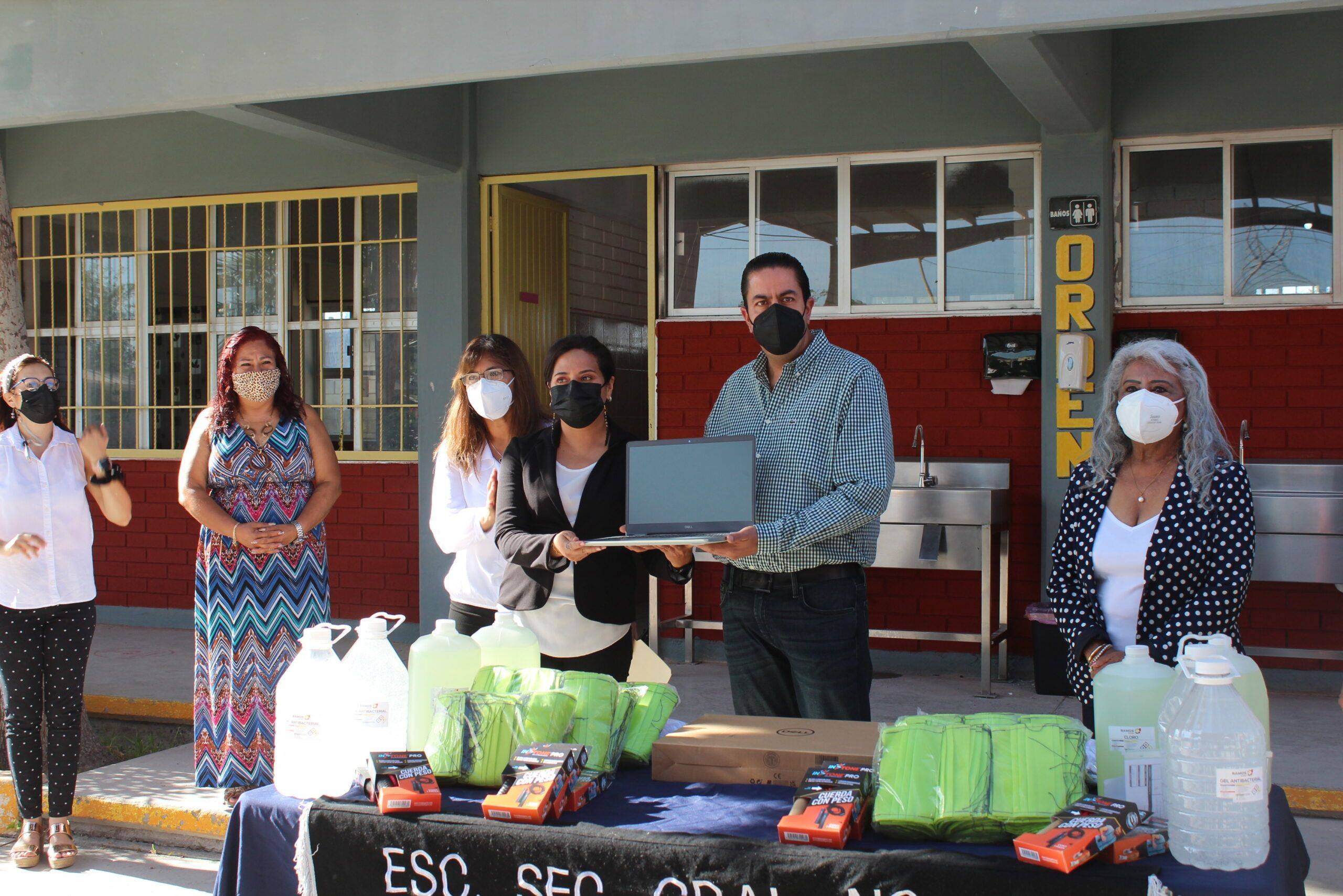 Apoyan a secundaria con “Escuelas al 50”