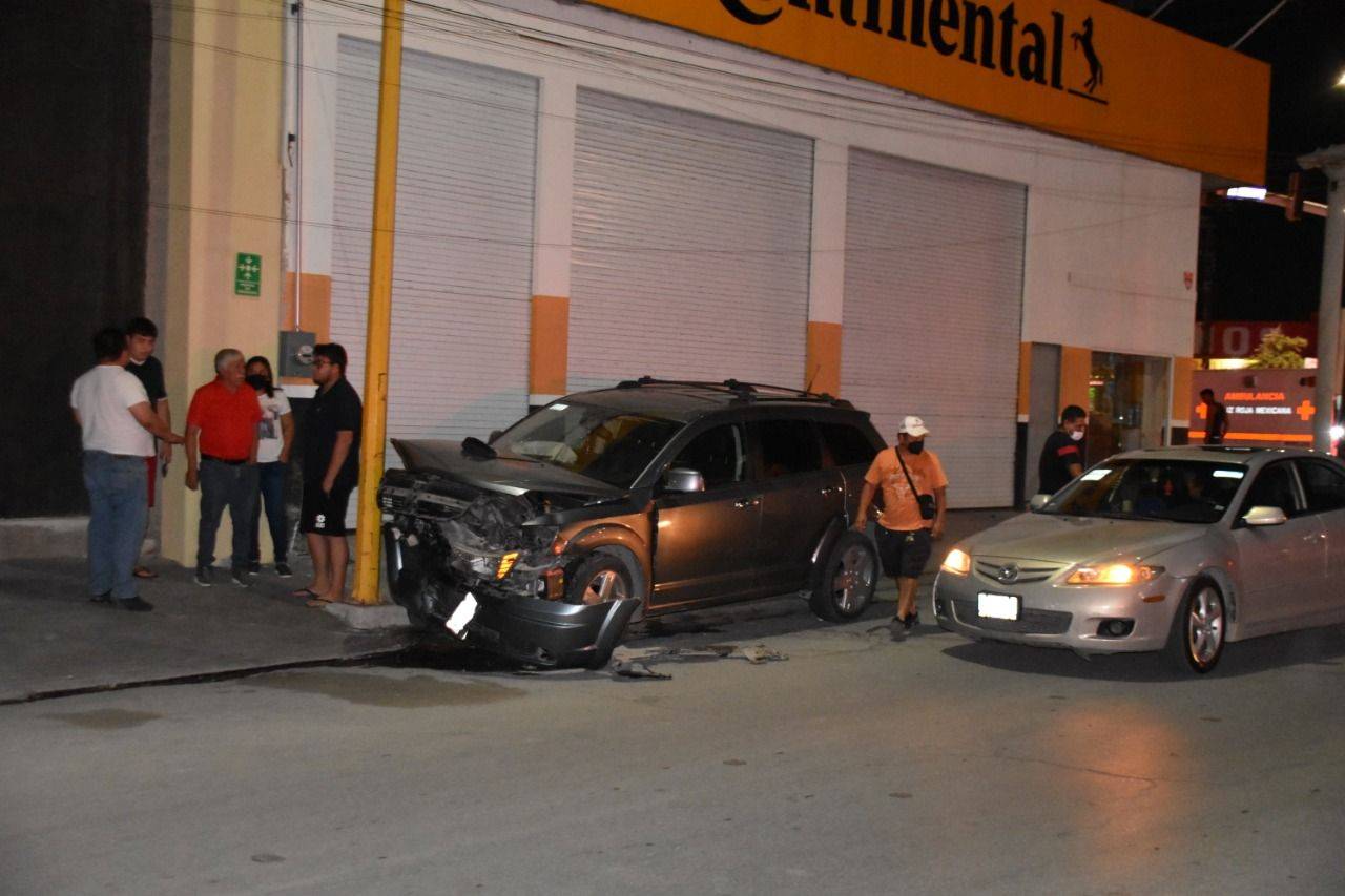Cuatro lesionados en fuerte accidente