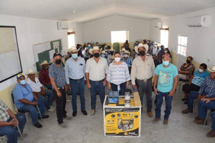 AGRADECE DIANA HARO A HABITANTES DEL EJIDO PUENTE NEGRO Y ENTREGA EQUIPO PARA ABASTECER DE AGUA A LA COMUNIDAD