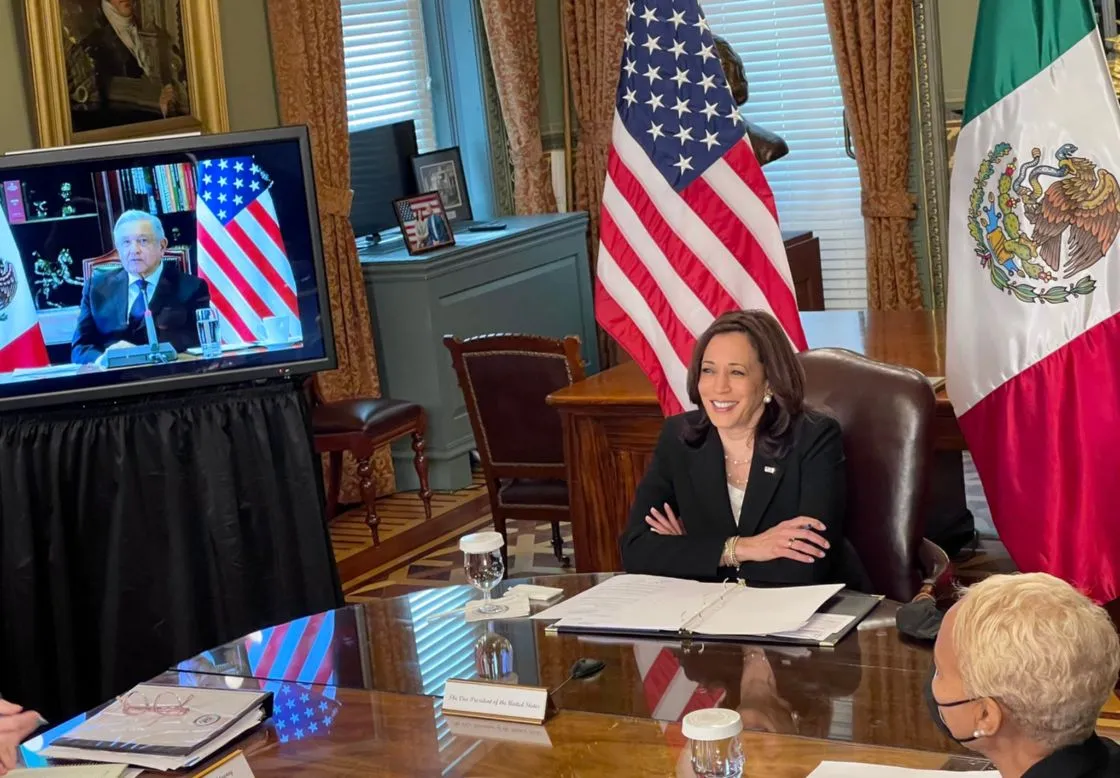 AMLO y Kamala Harris sostienen conversación telefónica; fue cordial: Ebrard