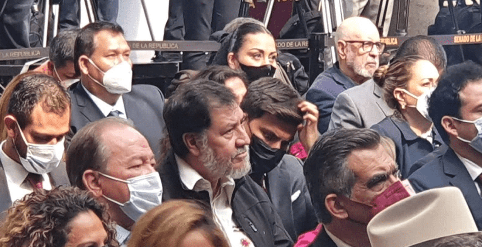 Tras contagiarse con covid-19, Fernández Noroña reaparece en evento sin cubrebocas