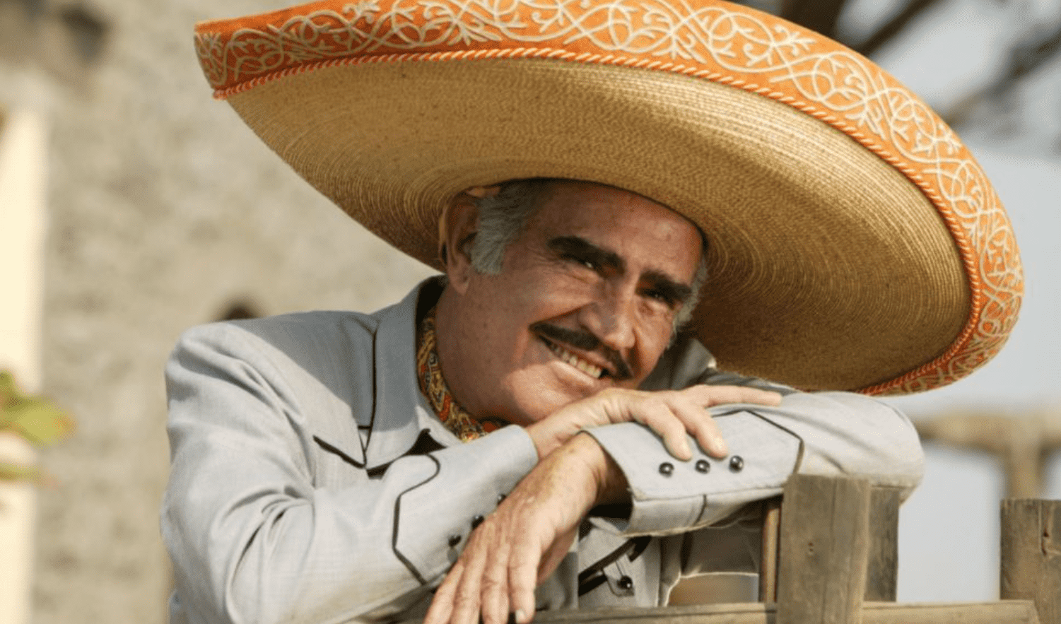 Vicente Fernández es hospitalizado tras sufrir accidente en su rancho