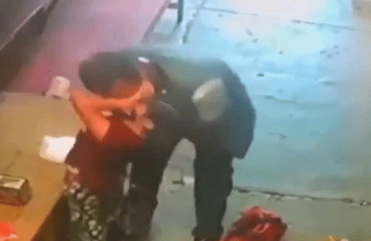 Graban en video a sujeto que besó a la fuerza a niña de 6 años en Chiapas (VIDEO)