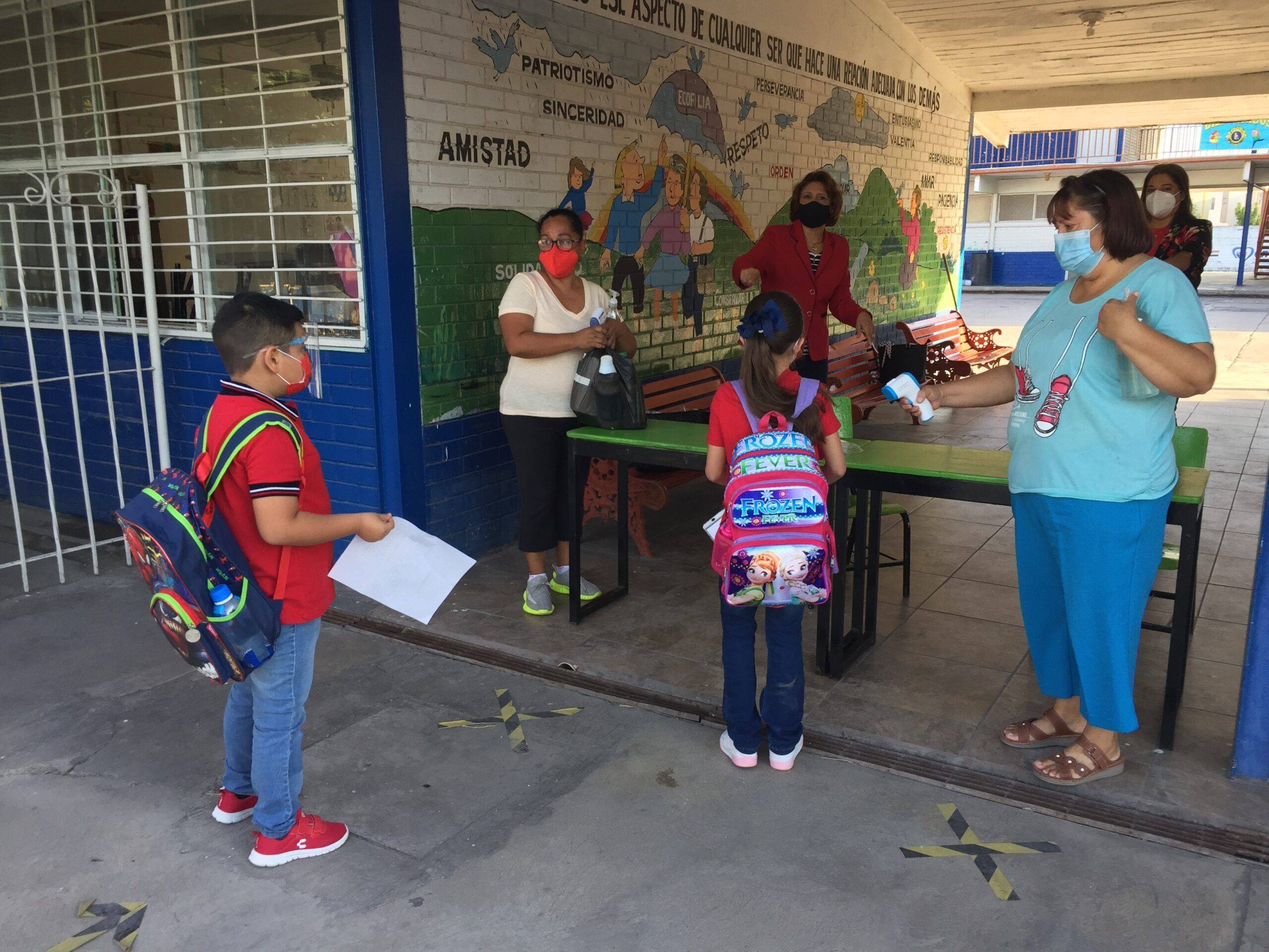 Emociona a niños regreso a las aulas