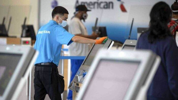 American Airlines negará licencias de incapacidad laboral por covid-19 a sus trabajadores que no hayan sido vacunados