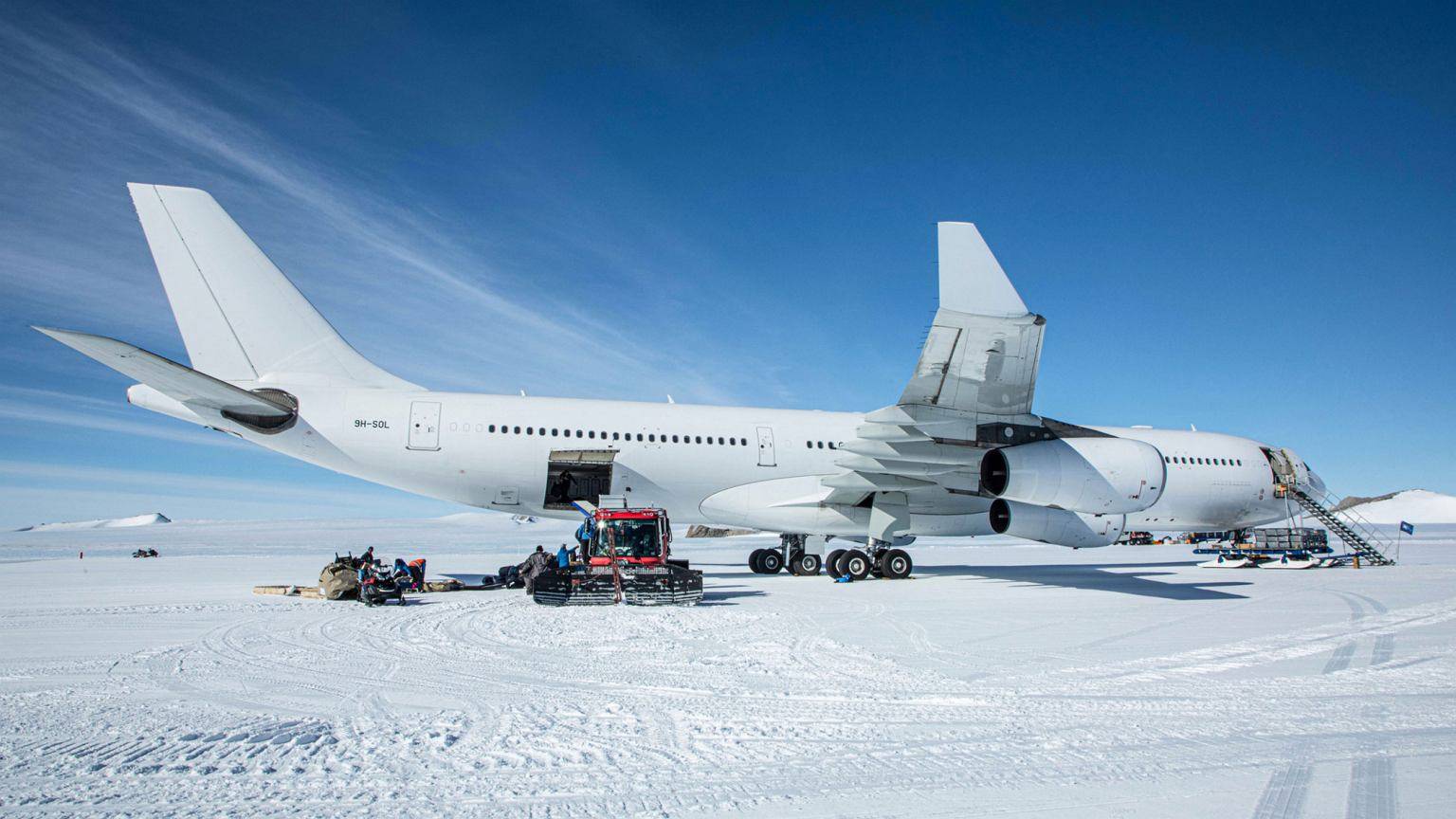 Un avión Airbus A340 aterriza por primera vez en la Antártida