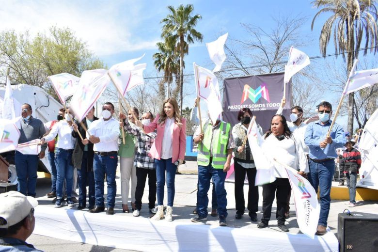 ALCALDESA TANIA FLORES ENTREGA DOS CAMIONES RECOLECTORES DE BASURA Y UNA BARREDORA EN PALAÚ.