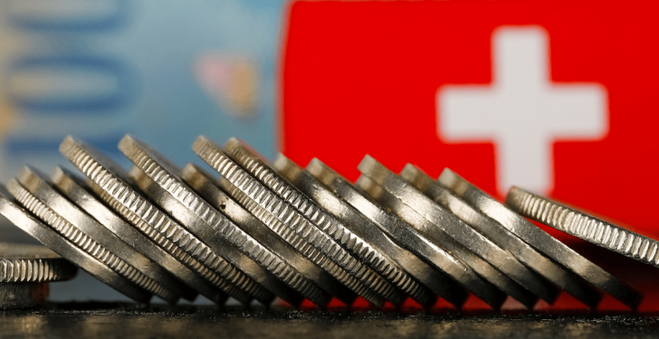Suiza anuncia que prohíbe las operaciones con el Banco Central de Rusia