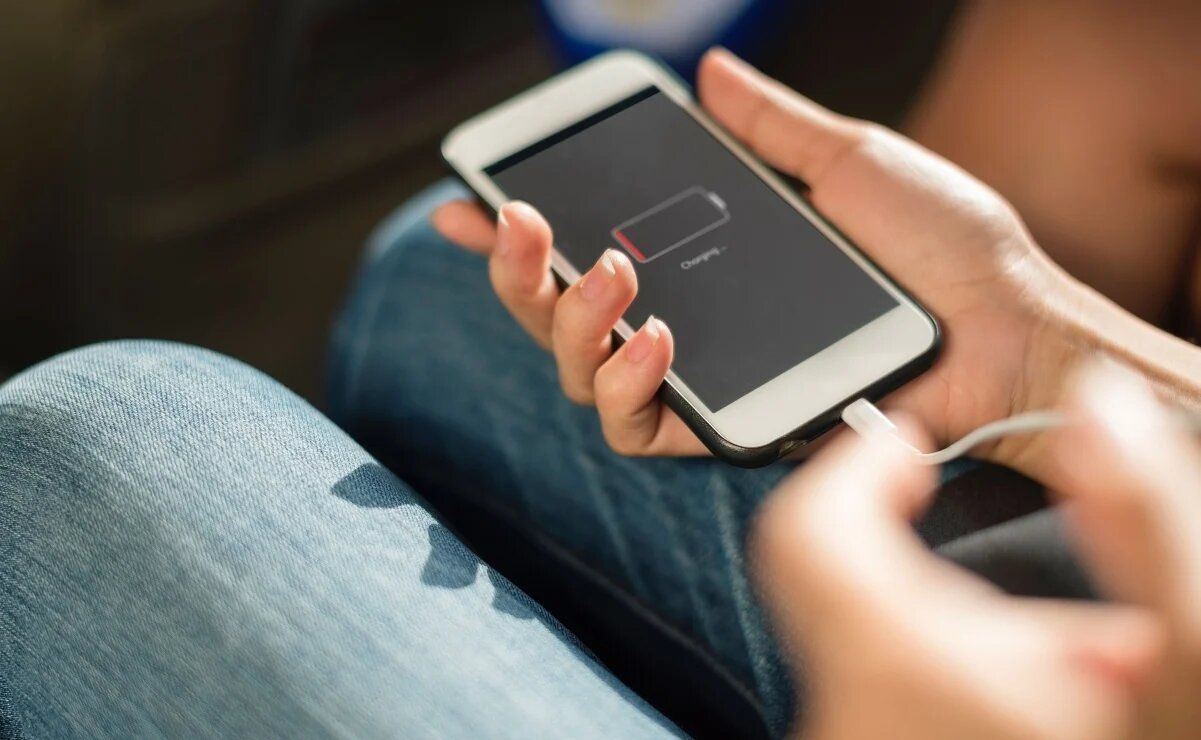 Por qué se infla la batería del celular y qué hacer si sucede