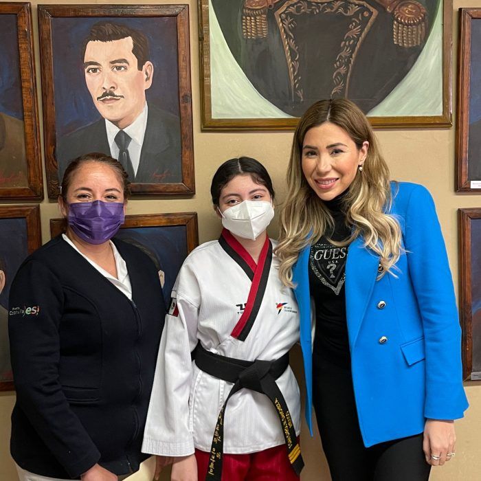 ALCALDESA TANIA FLORES REITERA SU COMPROMISO CON EL DEPORTE Y  LA JUVENTUD DE MÚZQUIZ: RECIBE A LA DEPORTISTA CAROL MARISEL SÁNCHEZ ALVARADO.