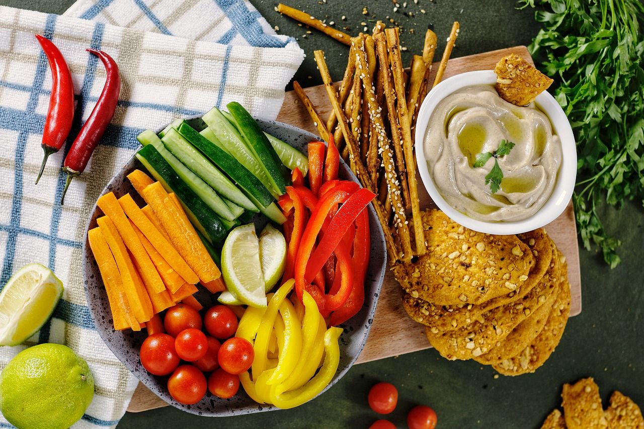 Prepara dip de atún y surimi para la hora de la botana
