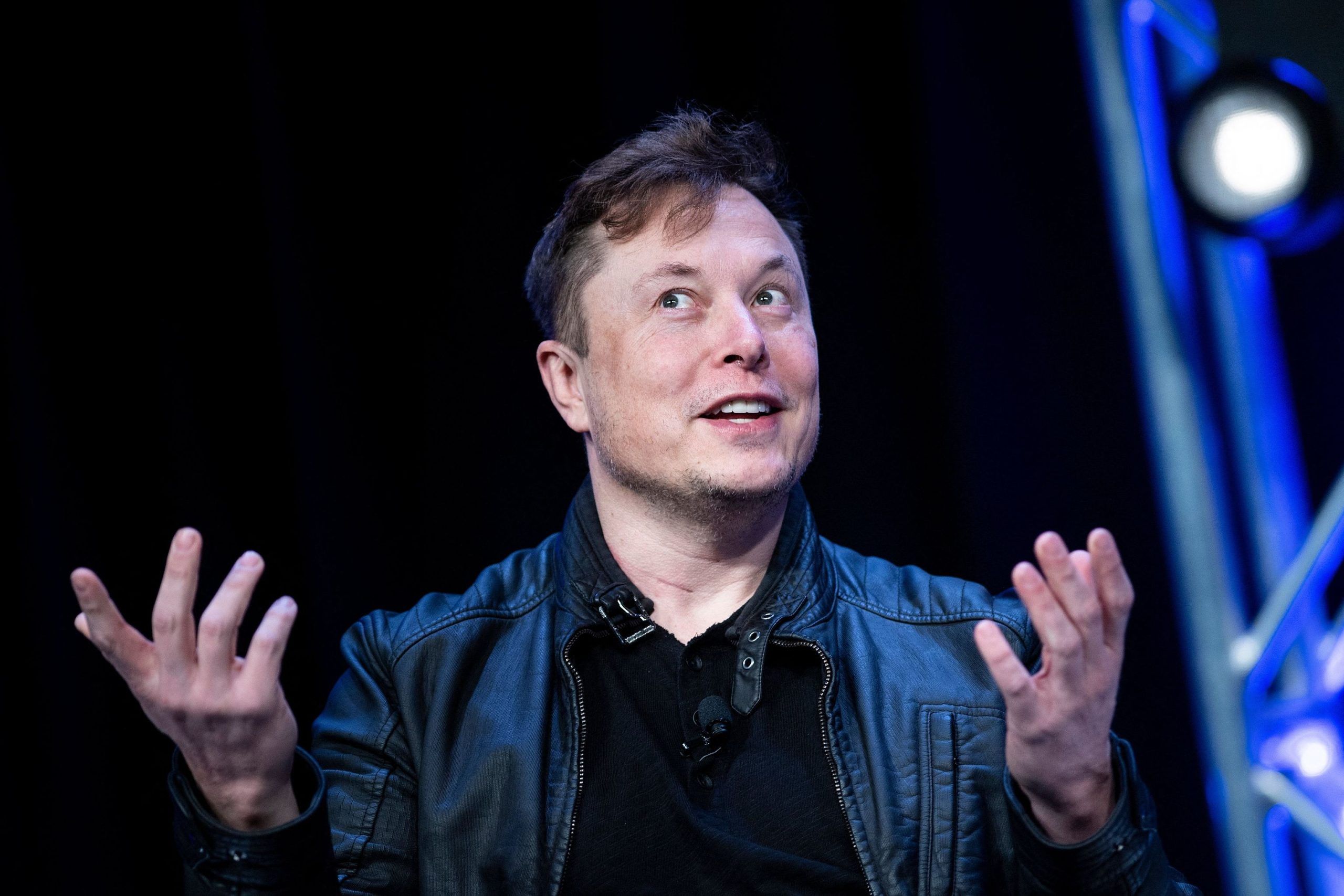 “Extremistas” y “populistas” se beneficiarían de la compra de Twitter por parte de Musk, dice analista