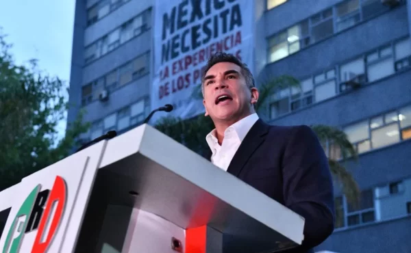 «Doblarse ante Donald Trump sí es traición a la Patria»