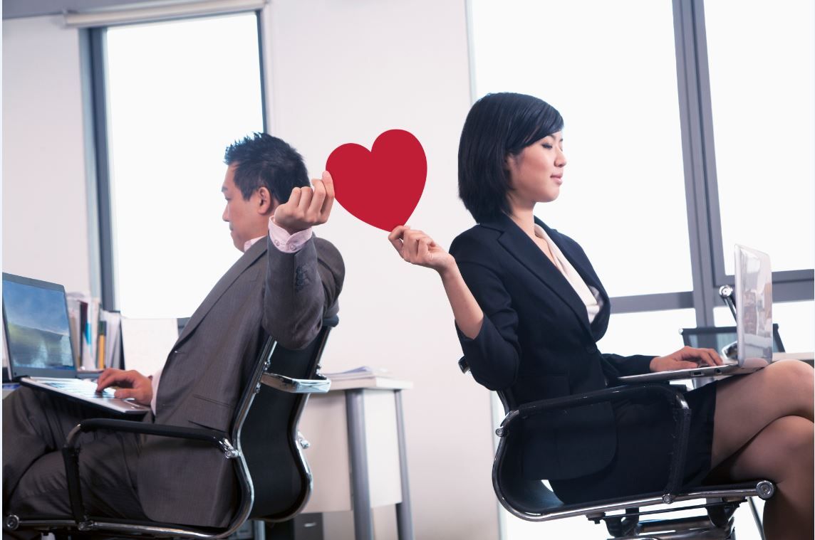 ¿Por qué tener romances en el trabajo es muchas veces inevitable?