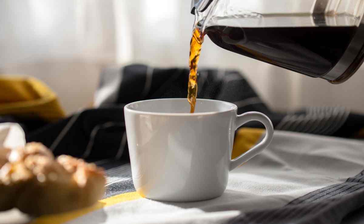 ¿Por qué el café te hace correr al baño? Expertos lo explican