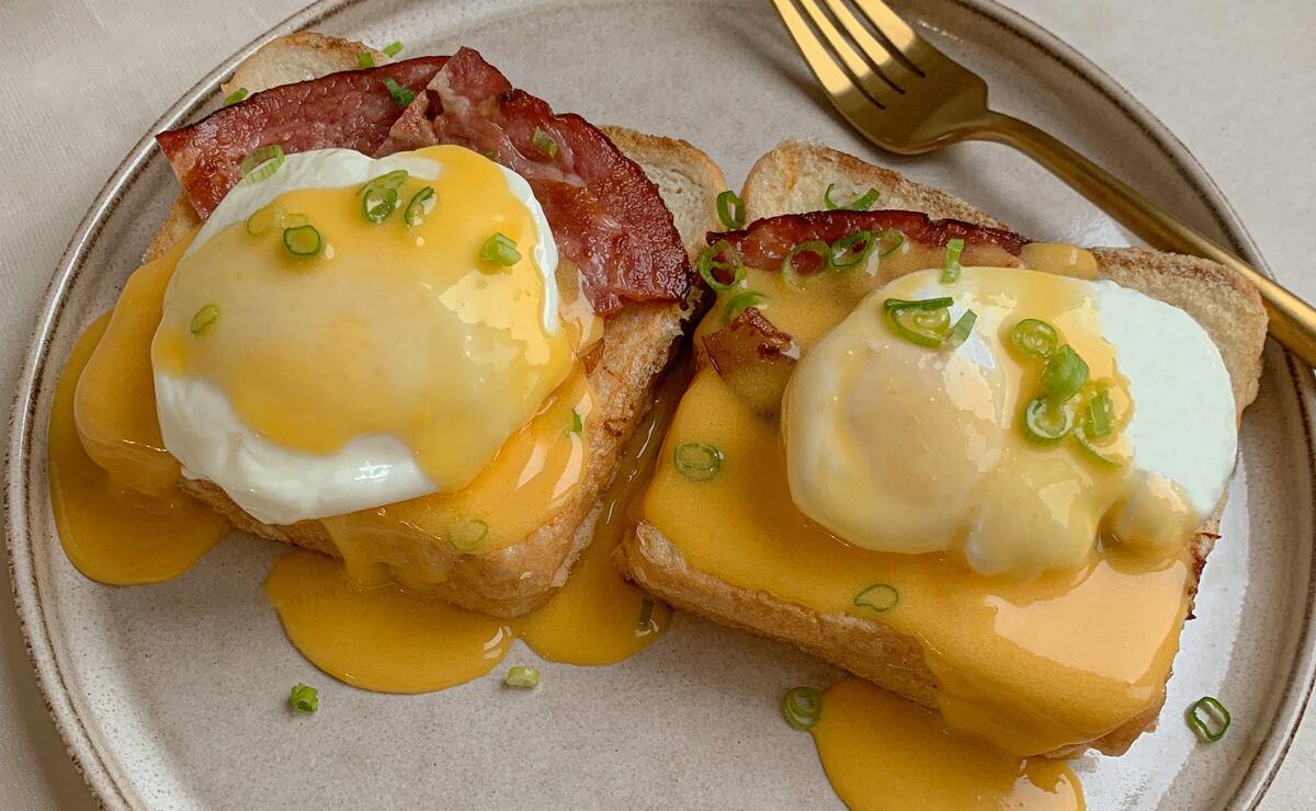 Prepara Huevos Benedictinos con esta receta
