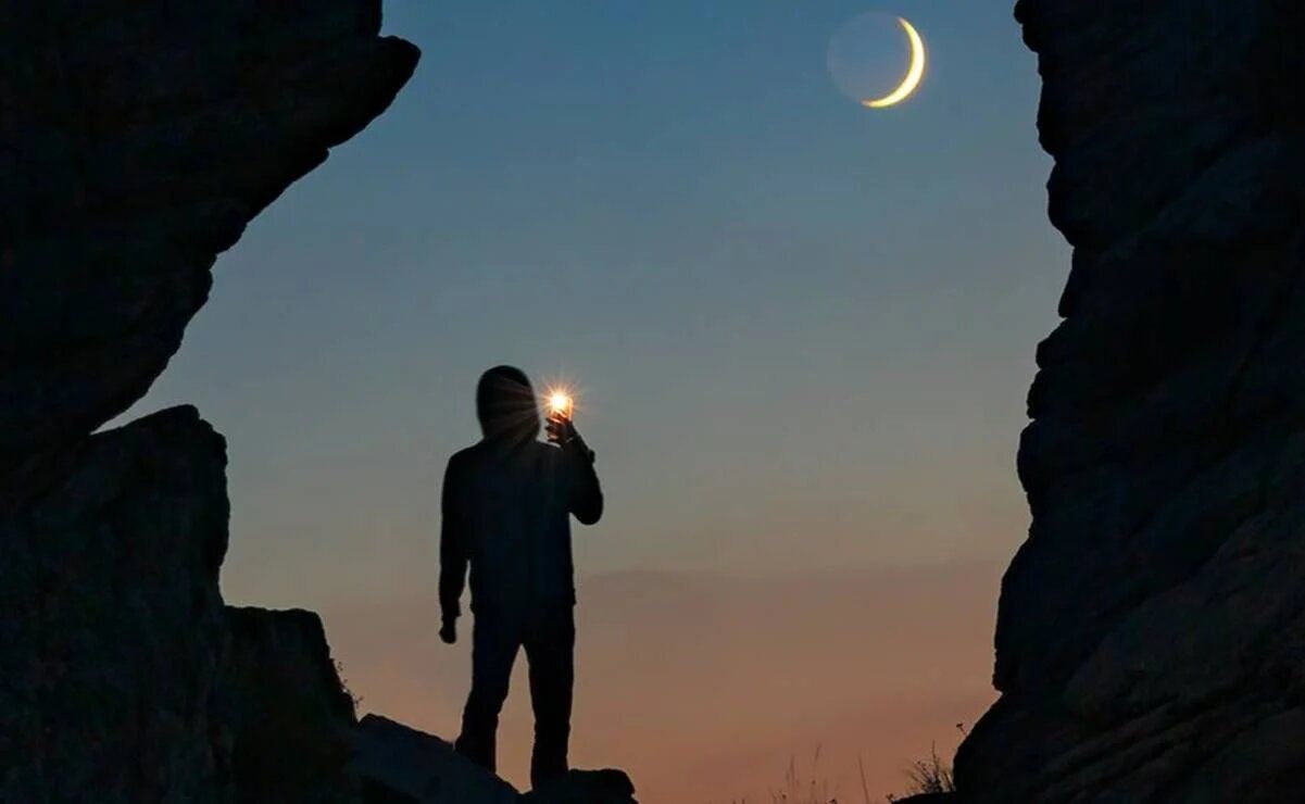 Qué es la «Luna negra» y por qué nos permitirá observar mejor el cielo este sábado