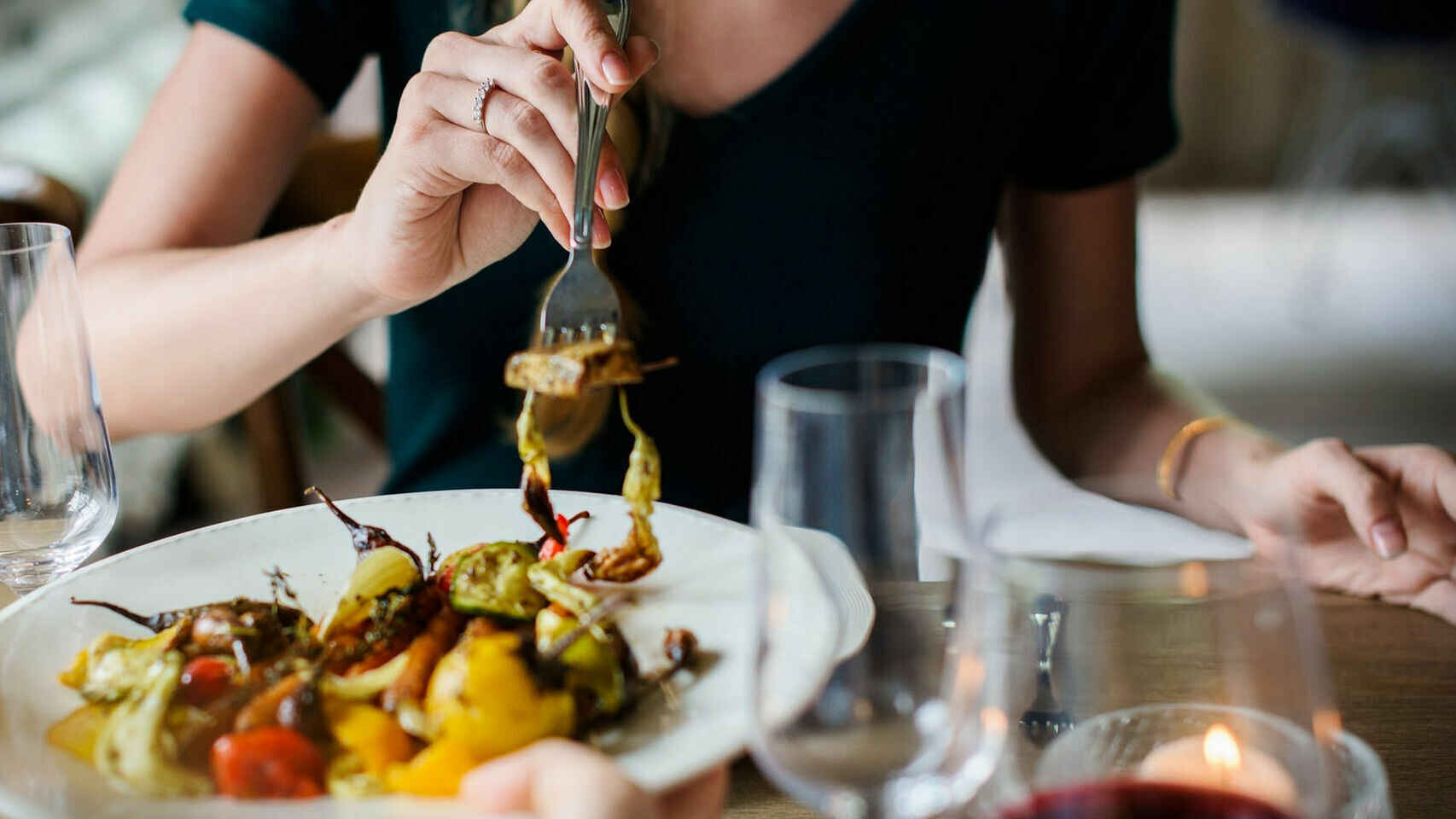¿Cuál es la hora recomendada para cenar?