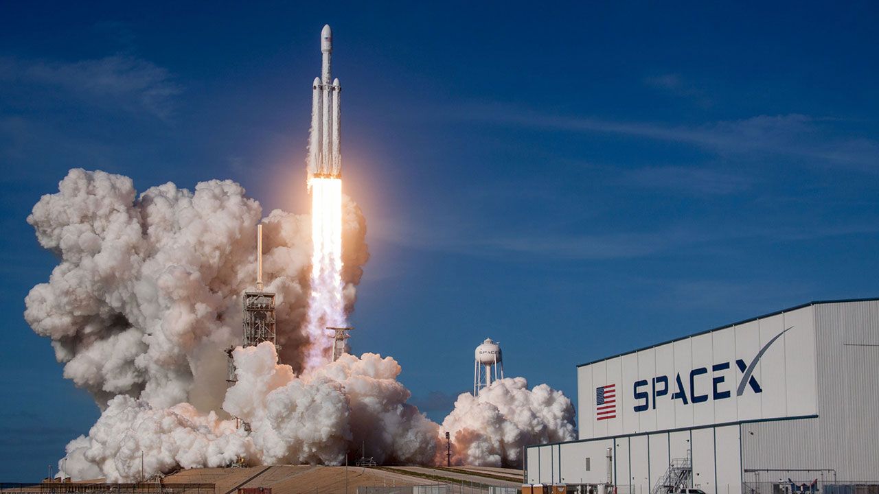 La misión de SpaceX totalmente privada regresará a casa desde la EEI después de un retraso de una semana
