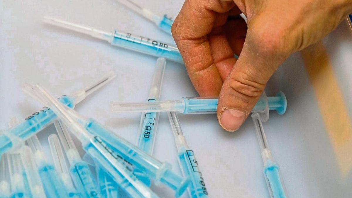 Cuarta dosis de vacuna anticovid debe ser para gente inmunodeprimida y mayor: OMS