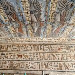 Descubren una serie de 46 «espectaculares» frescos de 2.000 años dedicados a dos diosas del Antiguo Egipto en el templo de Khnum