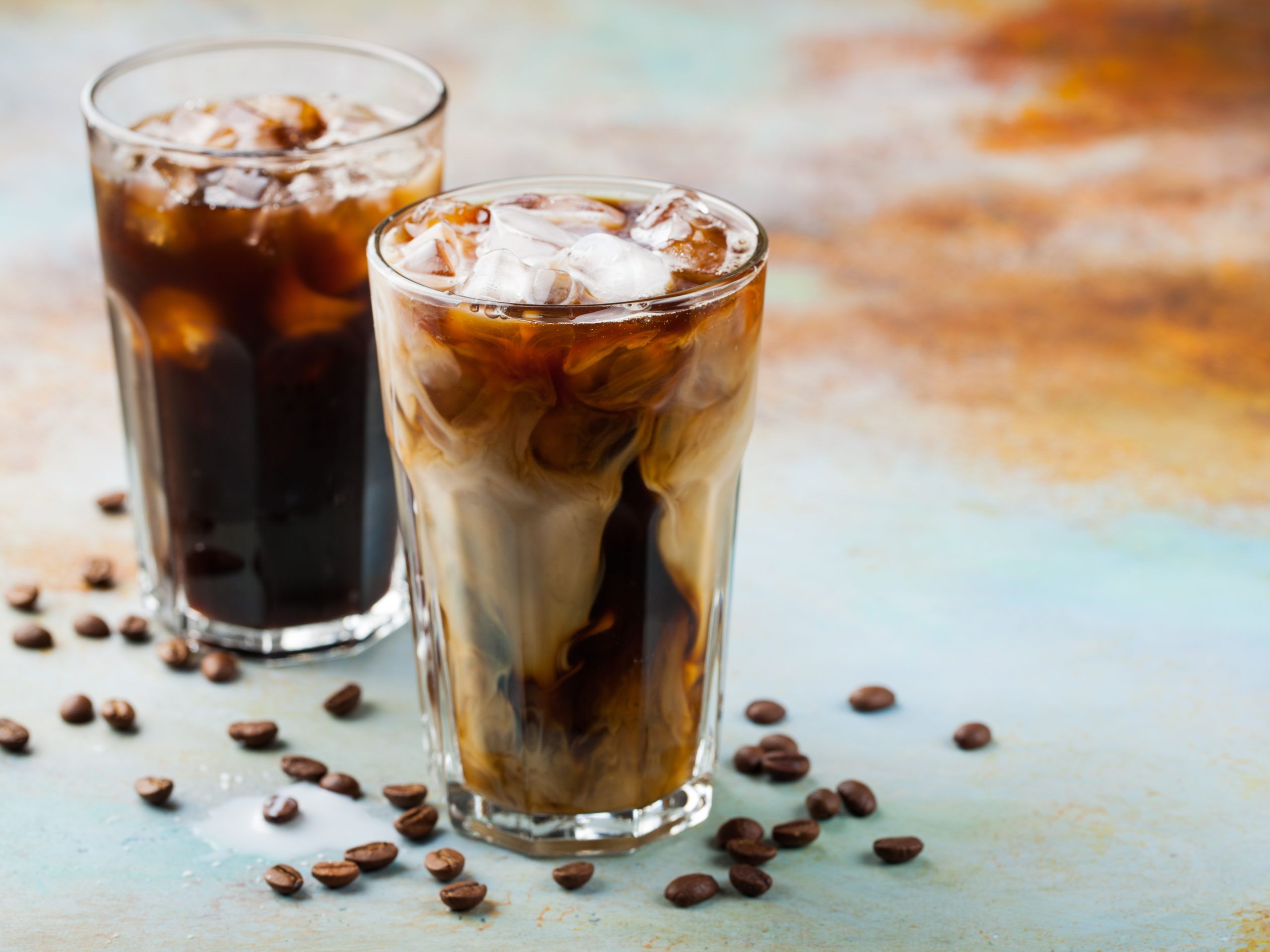 Prepara café cold brew para iniciar el día con energía