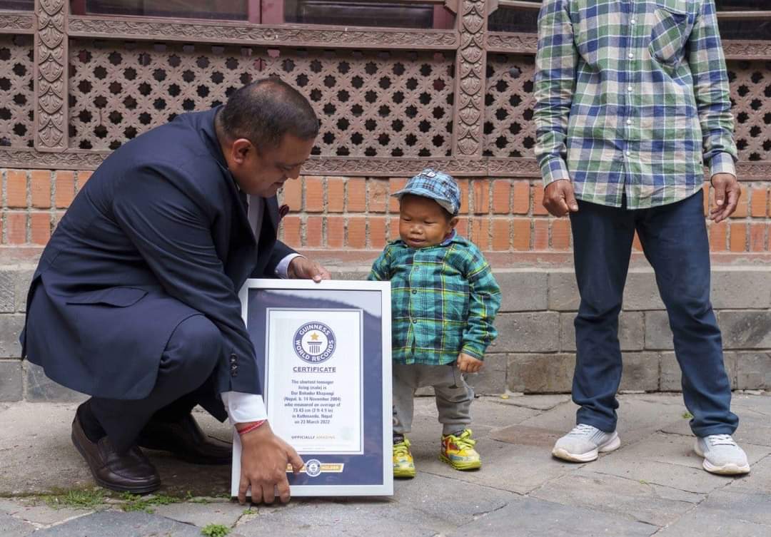 Él es el joven que mide 73 centímetros de altura y ganó un Récord Guinness: «no creció a partir de los siete años»
