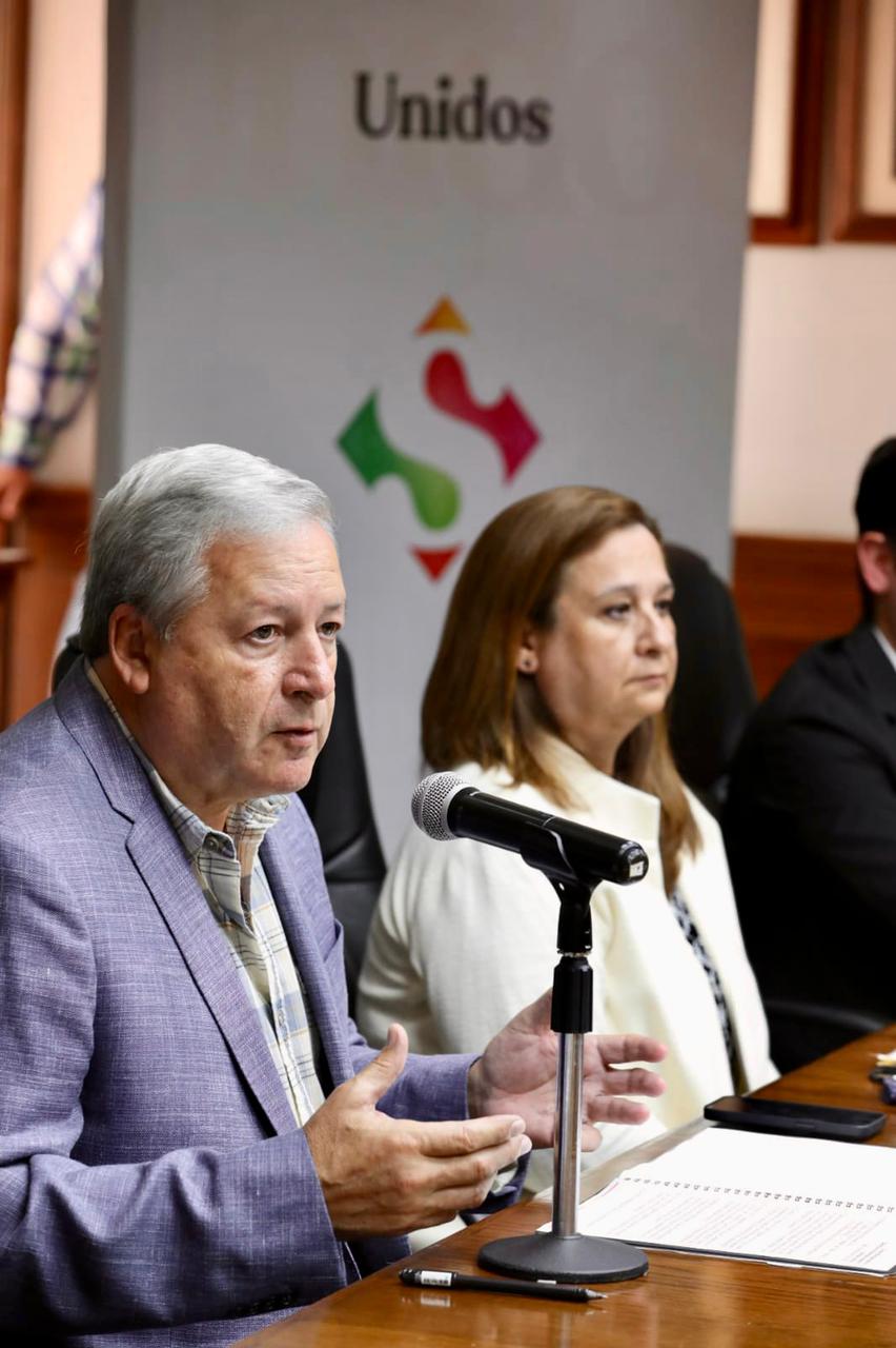 Da Municipio de Saltillo mantenimiento a semáforos
