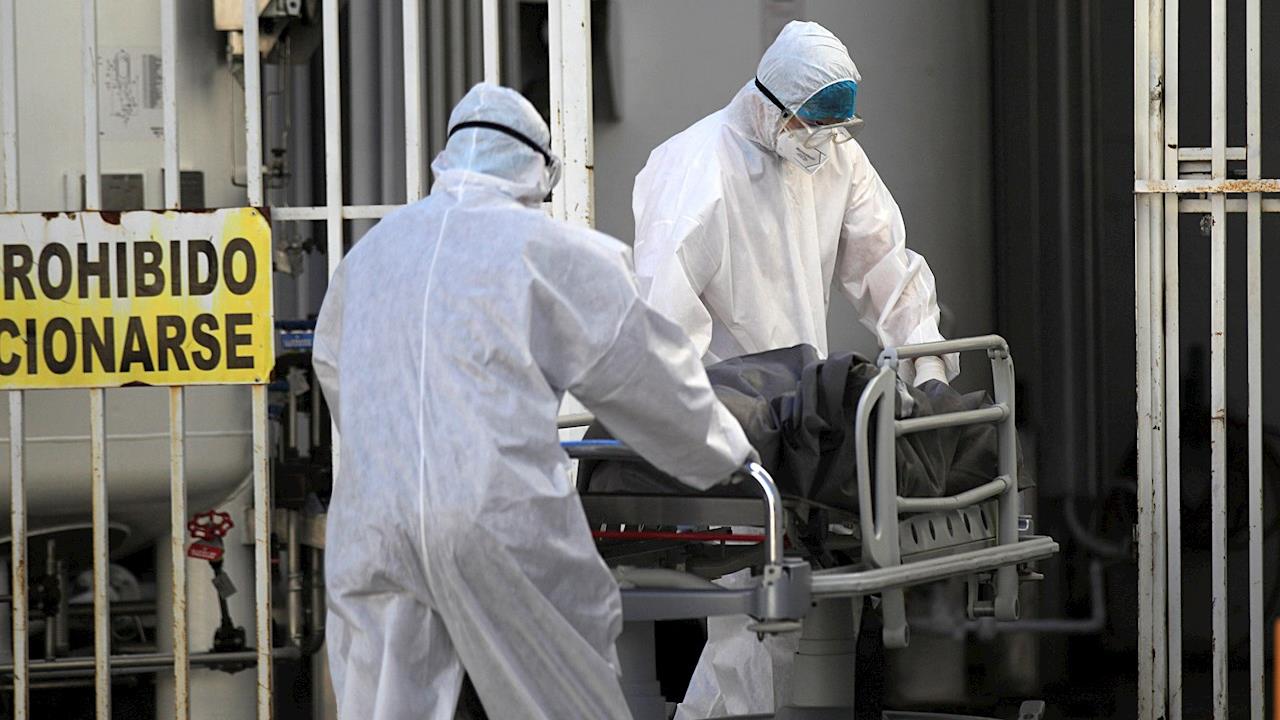 Covid: el número real de muertes por la pandemia en todo el mundo es de casi 15 millones (y qué países de América Latina tienen mayor exceso de mortalidad)