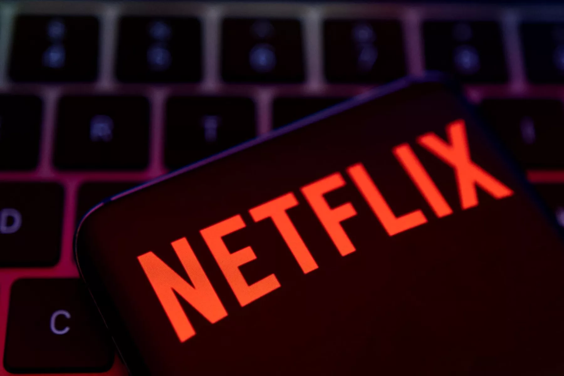 Ejecutivos de Netflix confirman la llegada de publicidad y búsqueda de socios