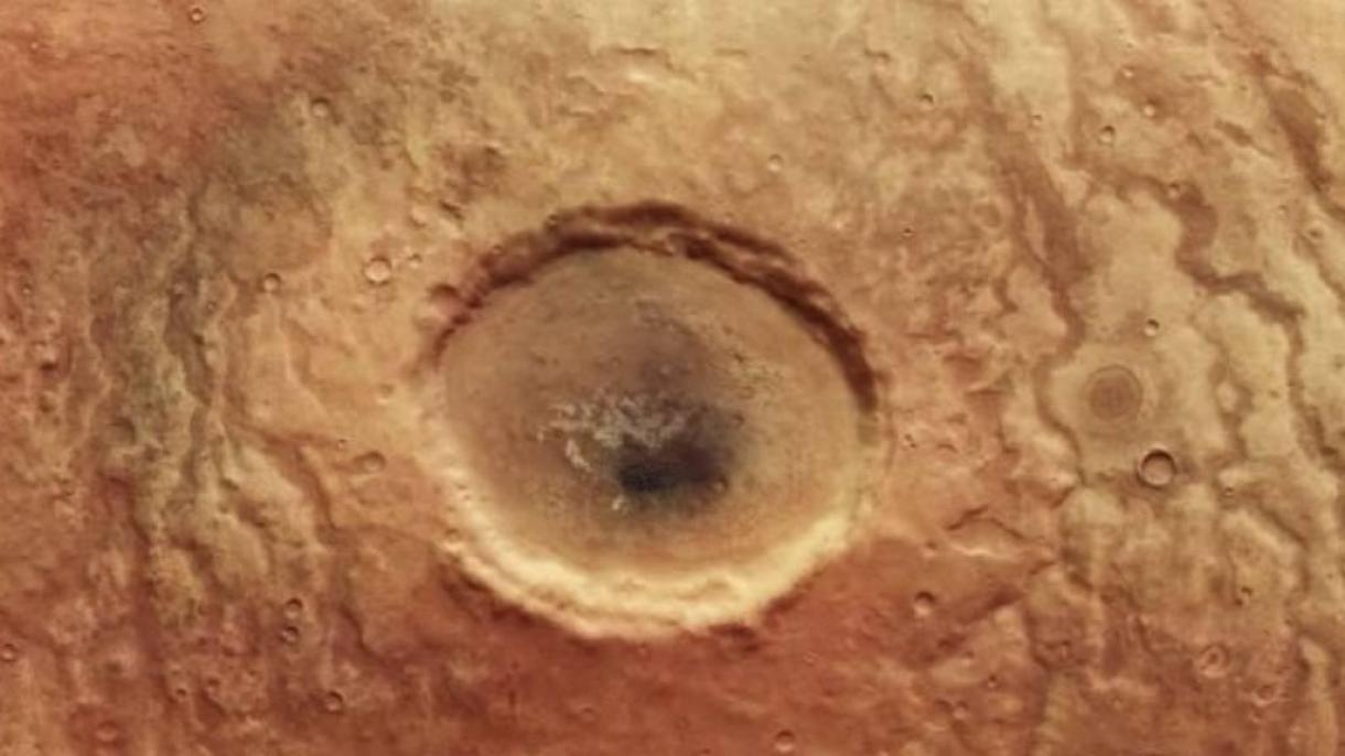 Encuentran en Marte un misterioso cráter con forma de un ojo