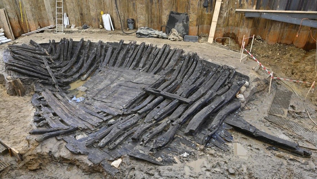 Tan frágil que el aire puede dañarlo: un barco naufragado de 1.300 años da muestra «excepcional de la arquitectura naval de la Alta Edad Media»