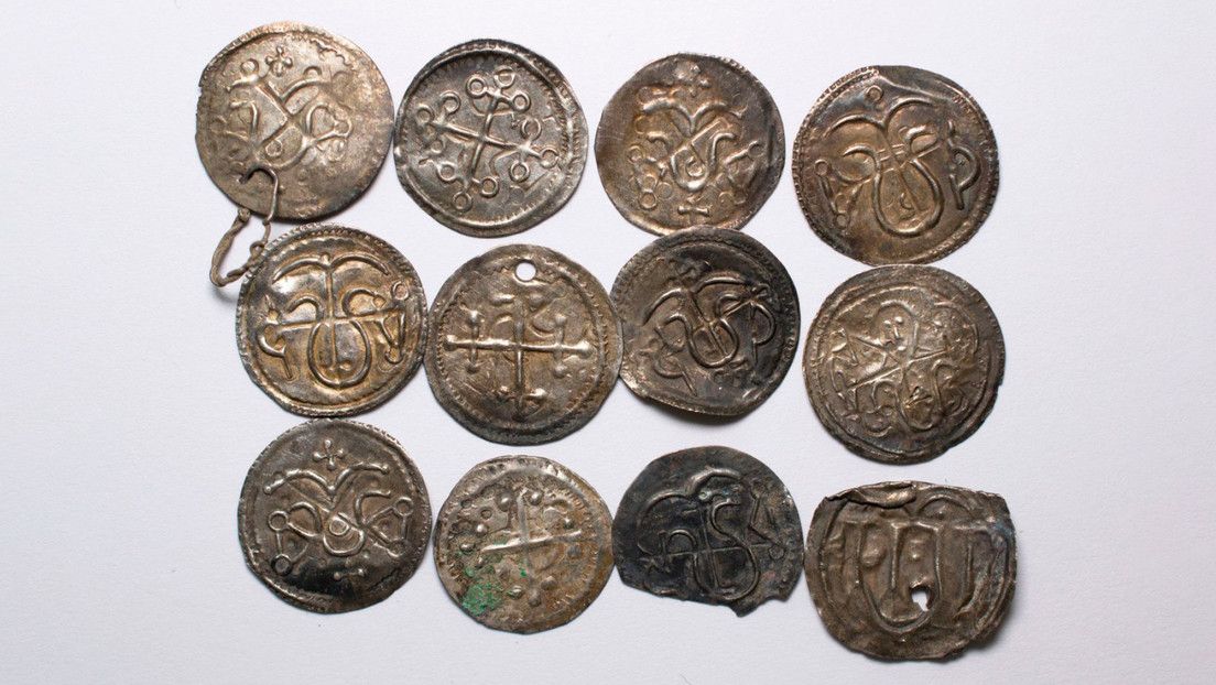 Encuentran un tesoro de monedas de plata de la era vikinga en Finlandia