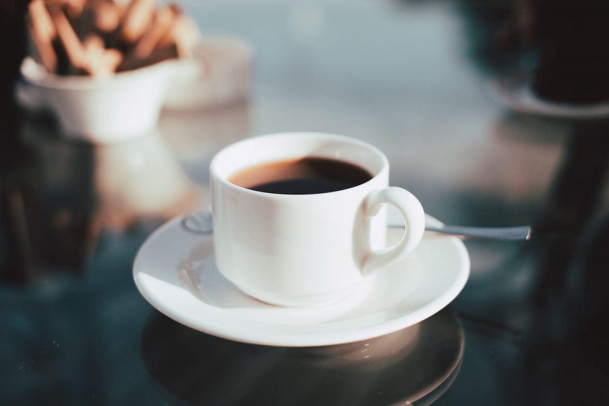 ¿Por qué es un gran error recalentar el café? Esto dicen especialistas