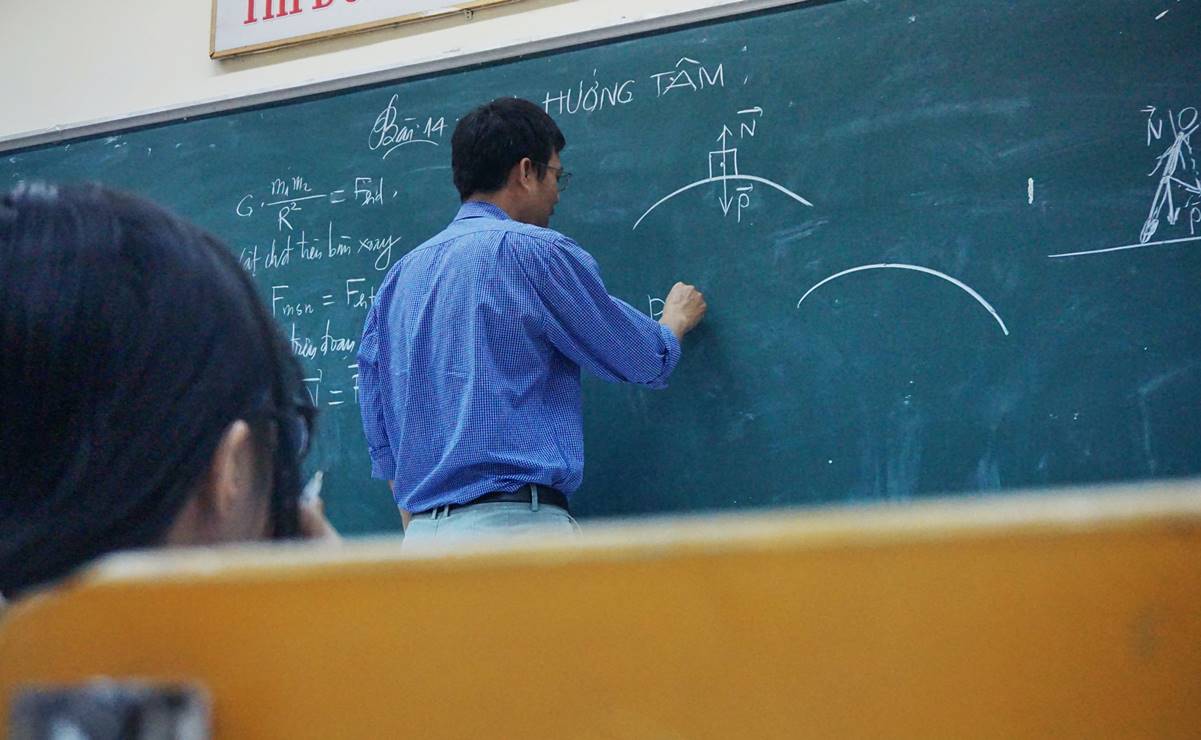 Profesor da cinturonazos a alumno que hacía bullying a otro