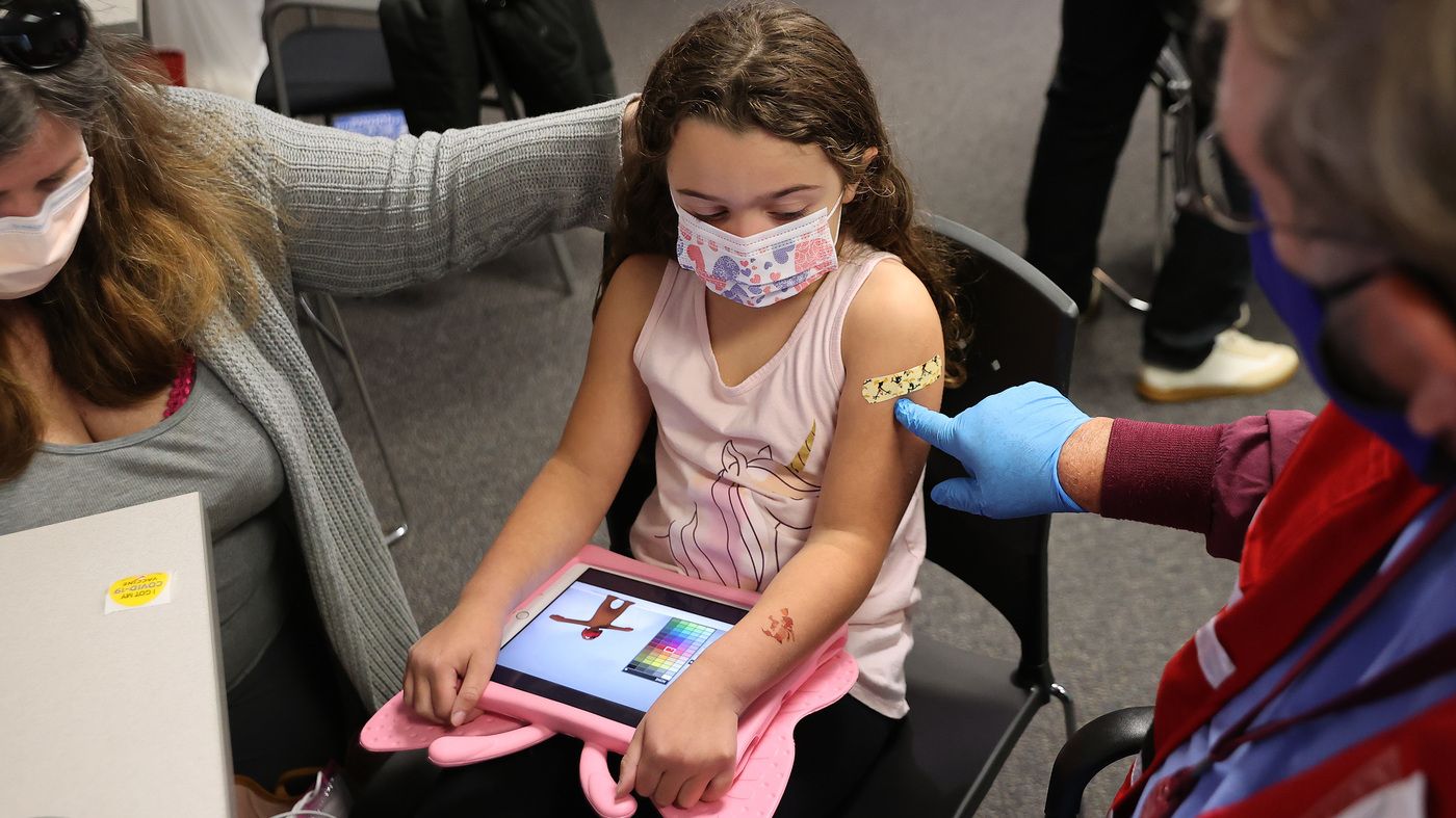 Los asesores de la FDA votan a favor de autorizar la vacuna contra el covid-19 de Moderna para niños de 6 meses a 5 años de edad