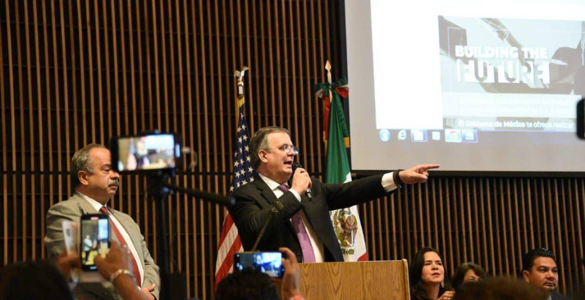 Reclaman a Ebrard por falta de consulados