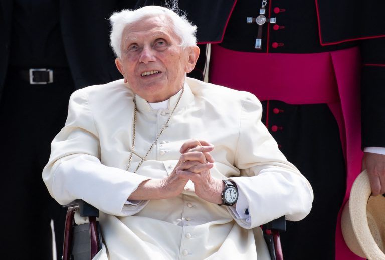 Reporta cuenta falsa muerte de Benedicto XVI