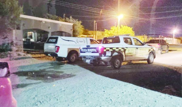 Jovencito se cuelga en patio